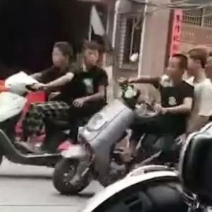 ½⼸У·